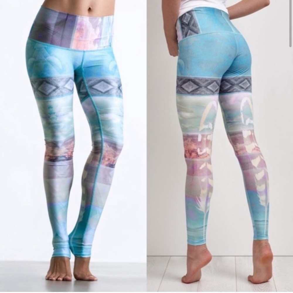 Teeki Feather Design Leggings in Turquoise and Pink